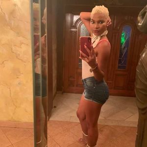 Meet your Posher, Claudia marcela